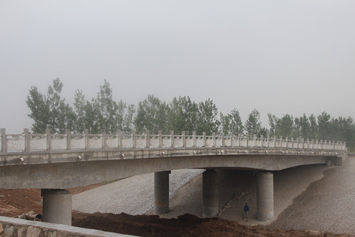 华阴市柳叶河口堤防交通桥工程